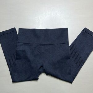 Mono B Legging Capris - Medium